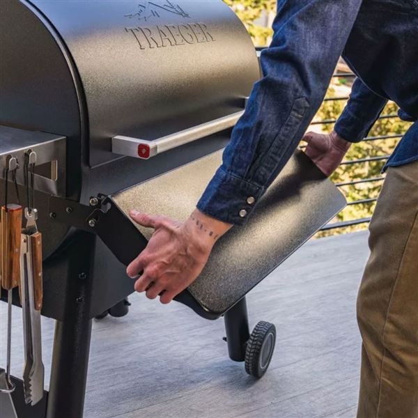 Čelní sklopná police pro grily Traeger  Pro 780 a Ironwood 885