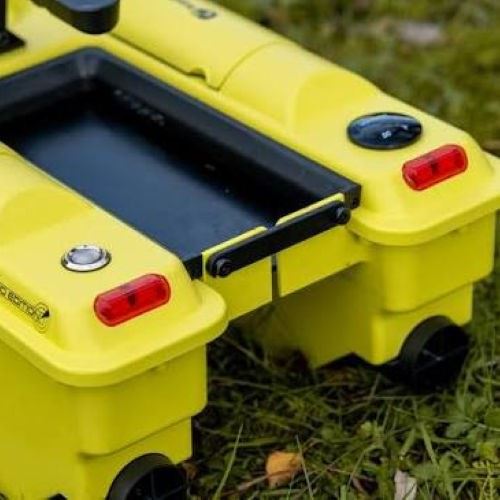 Zavážecí Lodička RidgeMonkey Hunter 750 Bait Boat Hi-Viz