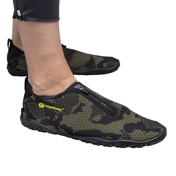 APEarel Dropback Aqua Shoes Camo Size UK9 (EU43)