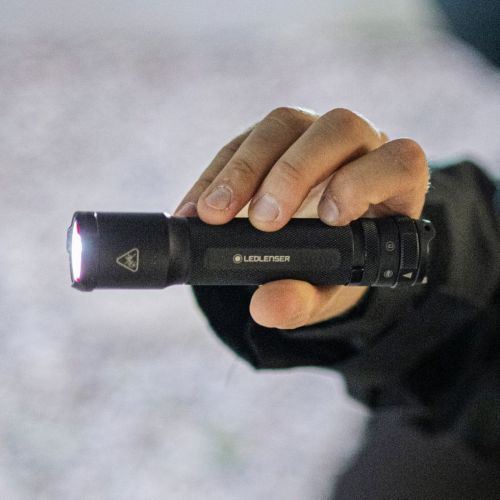 Taktická svítilna Ledlenser TAC7R + chyrté příslušenství